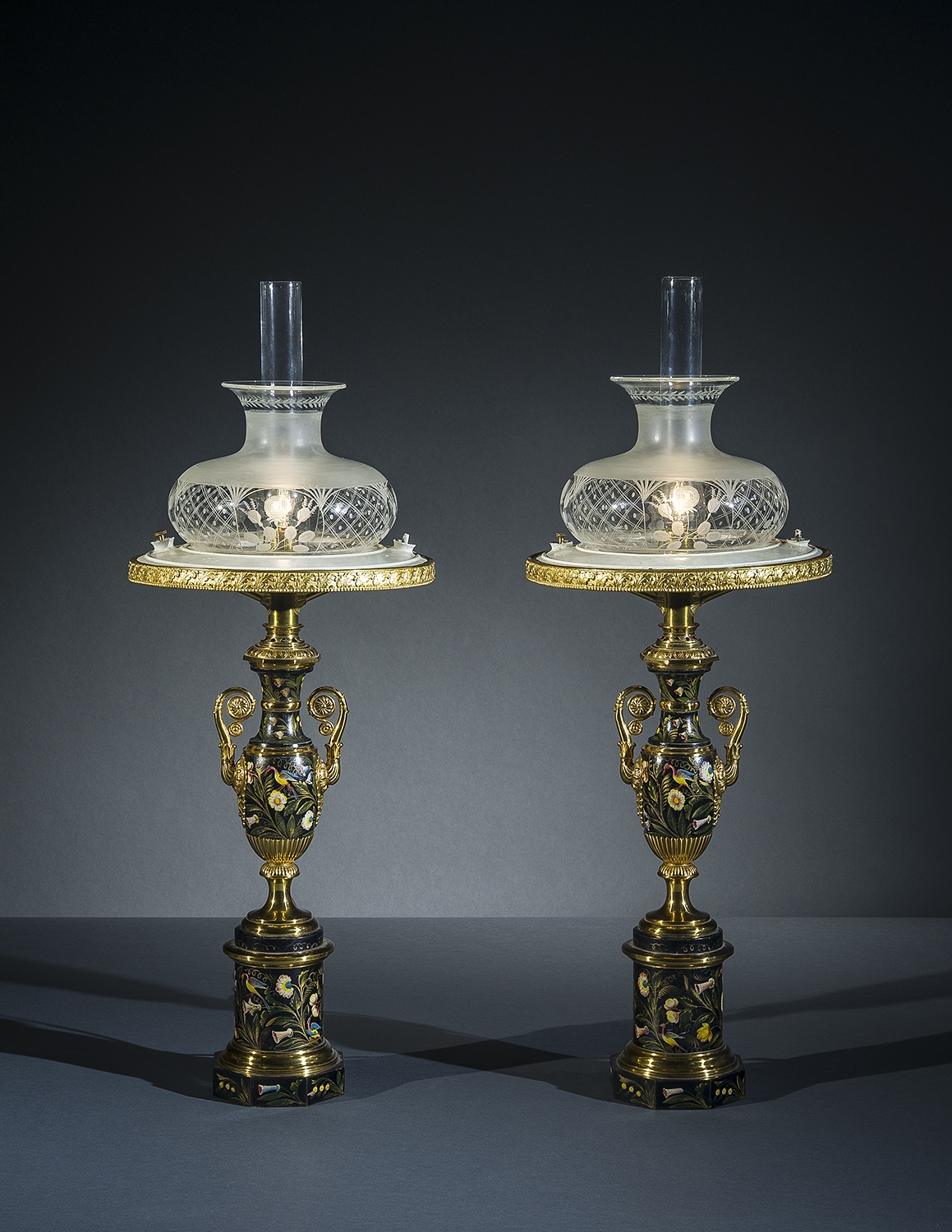 Pair Sinumbra Lamps with Floral Decoration in the  Restauration Taste