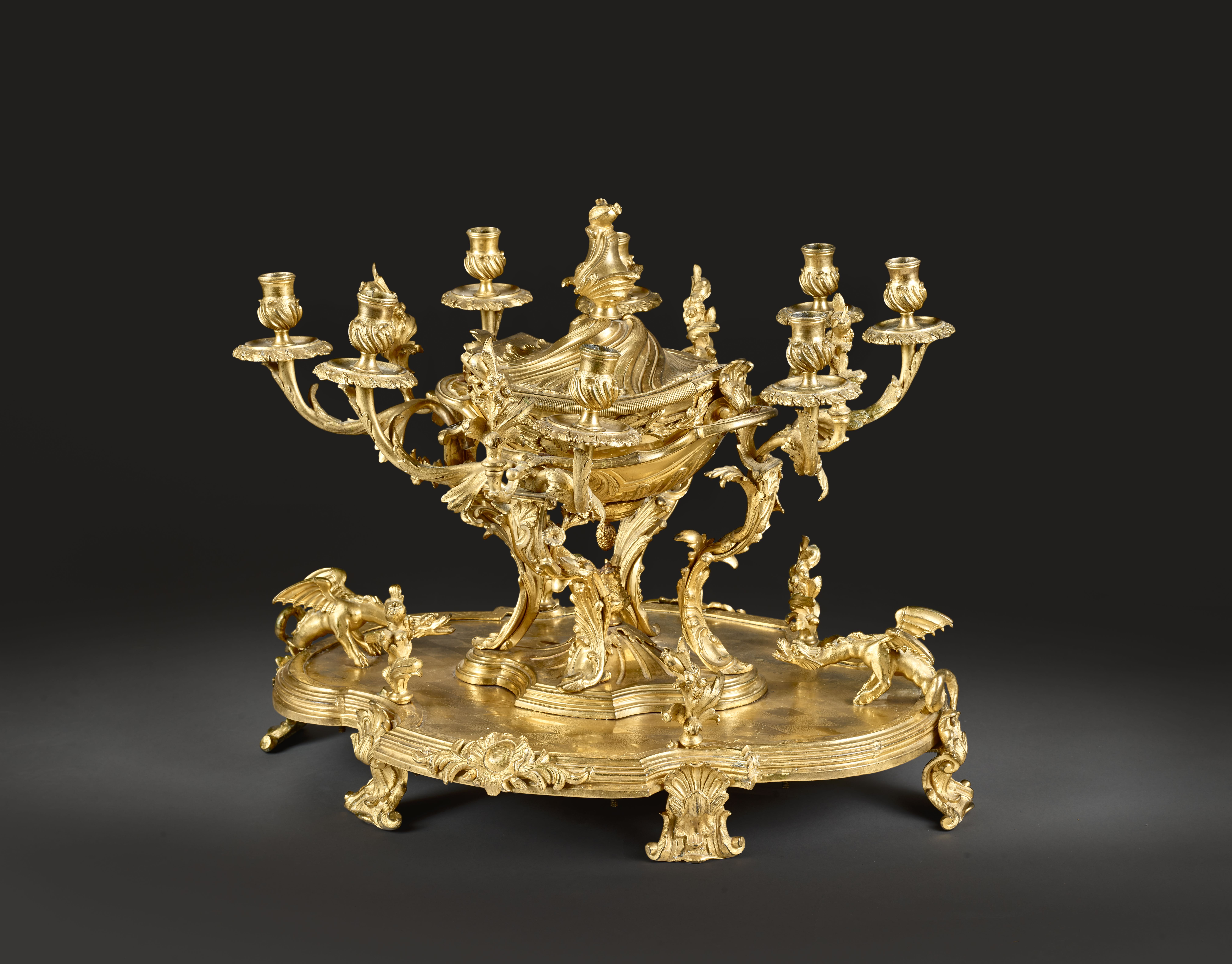 TABLE CENTERPIECE WITH EIGHT LIGHT ARMS