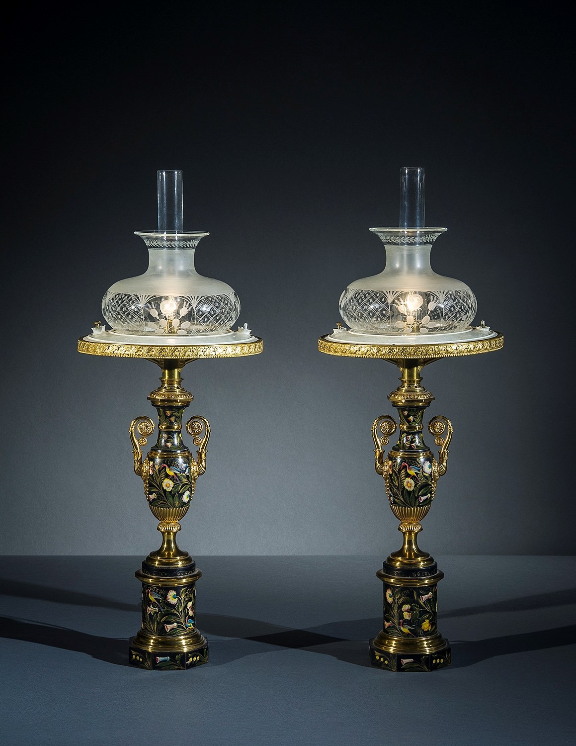 Pair Sinumbra Lamps with Floral Decoration in the  Restauration Taste