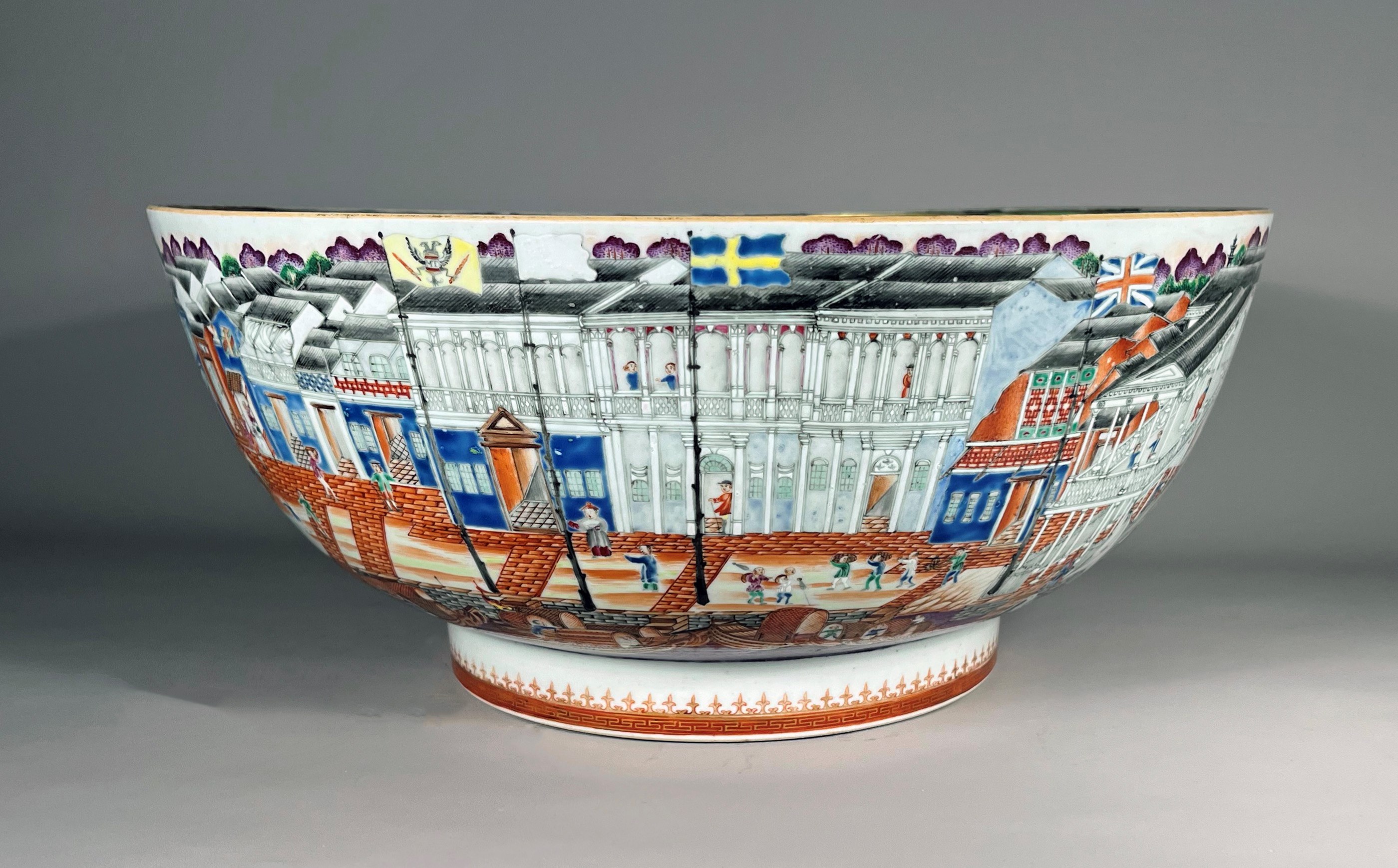 FINE AND RARE CHINESE EXPORT PORCELAIN HONG BOWL
